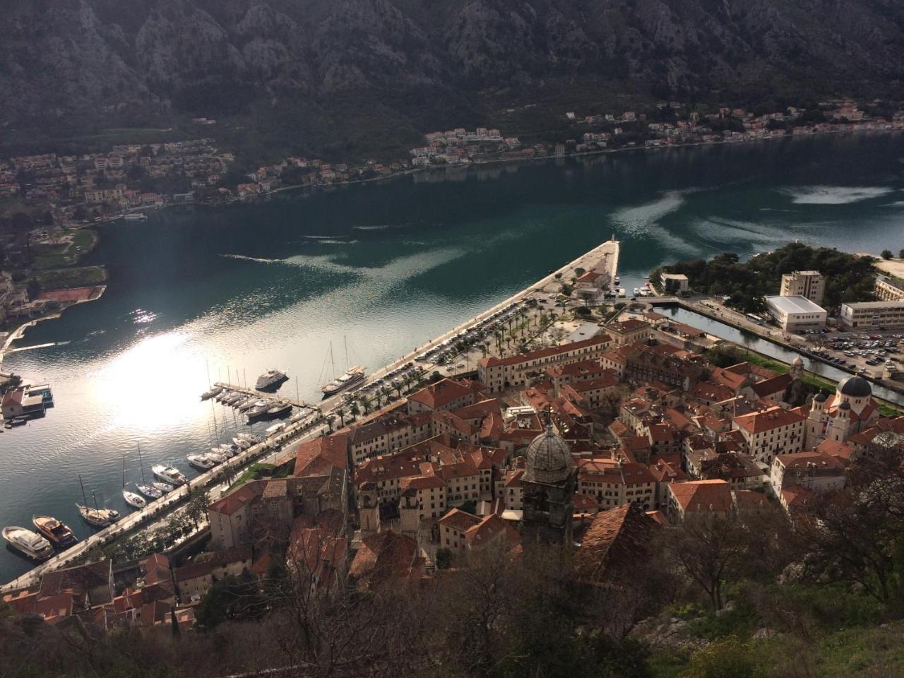 Chic & Stylish With Seaview-Terrace - Kotor Indah Apartamento Exterior foto