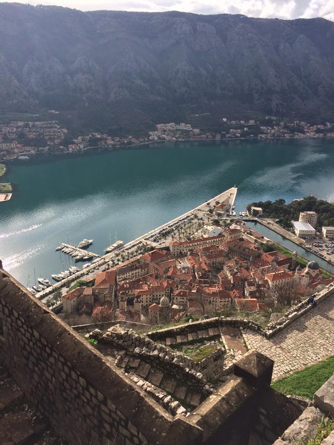 Chic & Stylish With Seaview-Terrace - Kotor Indah Apartamento Exterior foto