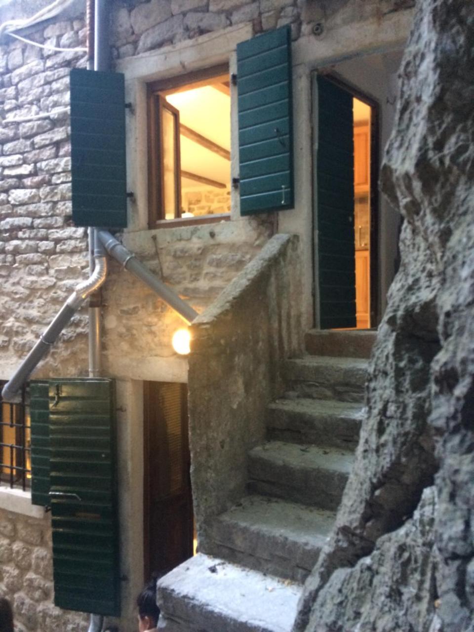 Chic & Stylish With Seaview-Terrace - Kotor Indah Apartamento Exterior foto