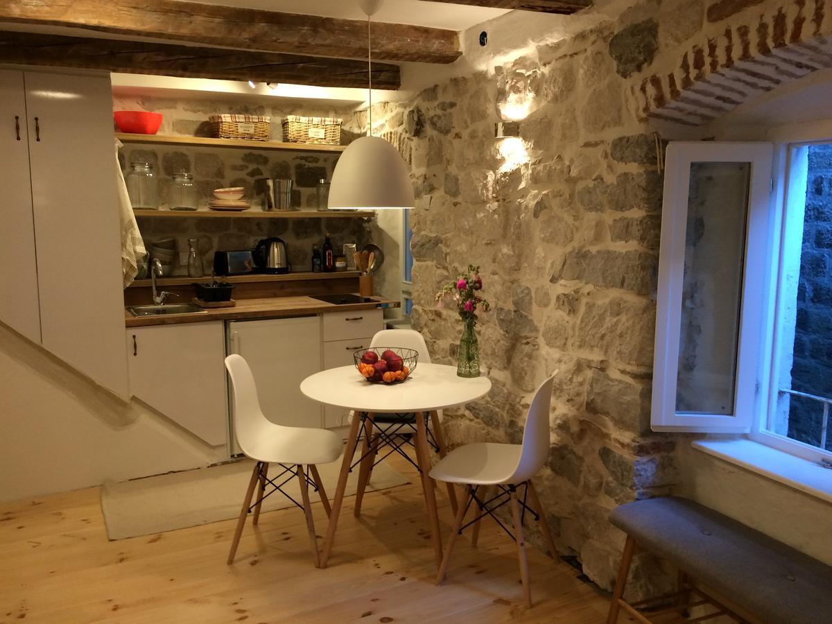 Chic & Stylish With Seaview-Terrace - Kotor Indah Apartamento Exterior foto