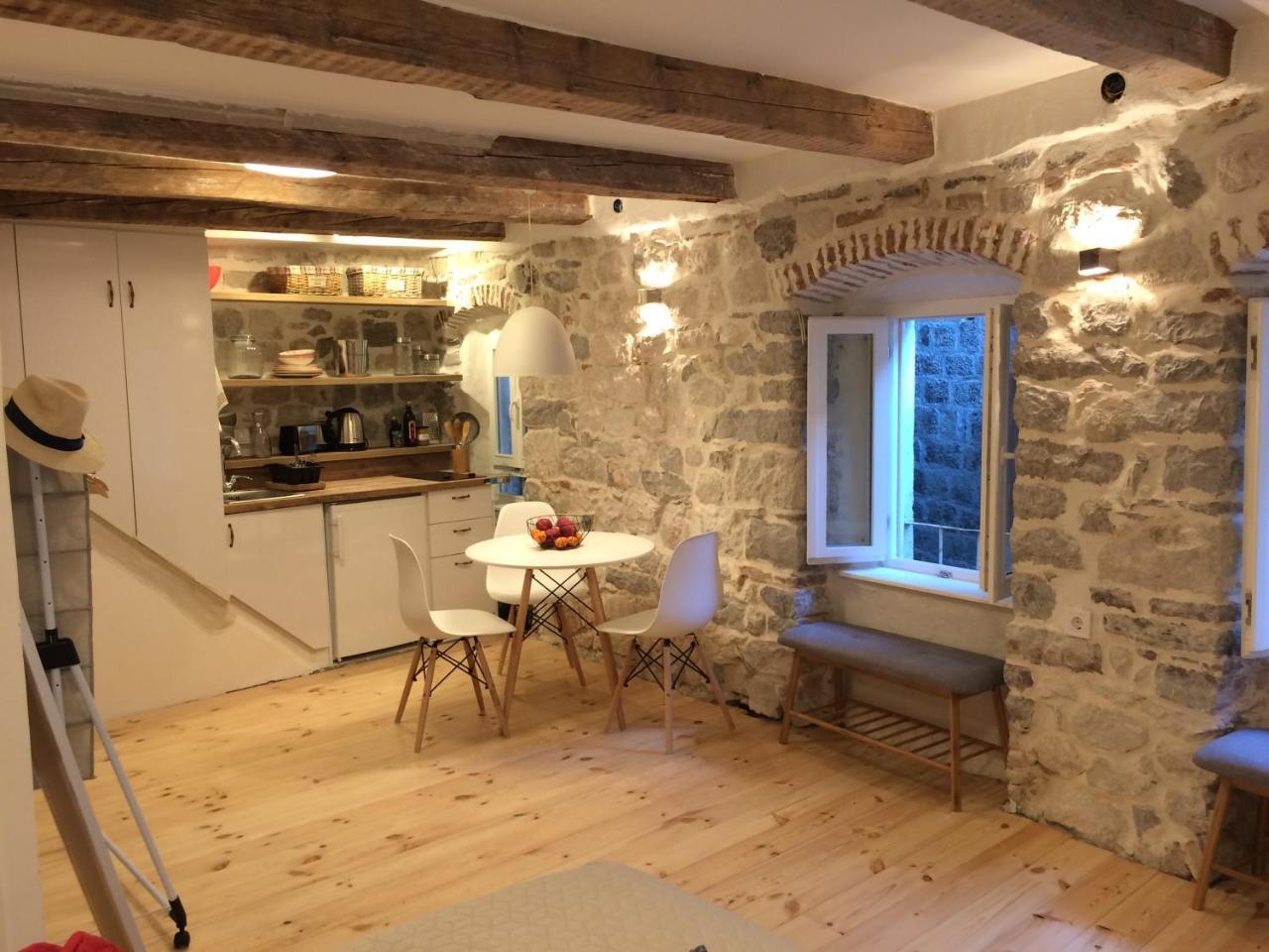 Chic & Stylish With Seaview-Terrace - Kotor Indah Apartamento Exterior foto