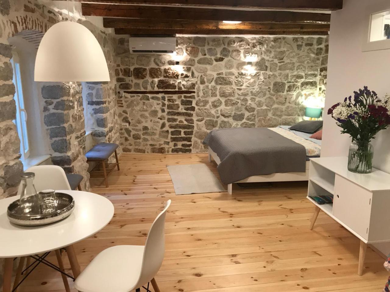 Chic & Stylish With Seaview-Terrace - Kotor Indah Apartamento Exterior foto